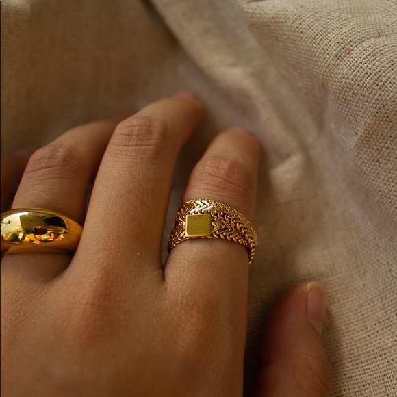 18K Gold Herringbone Snake Chain Cross Ring - Picture 3 of 9